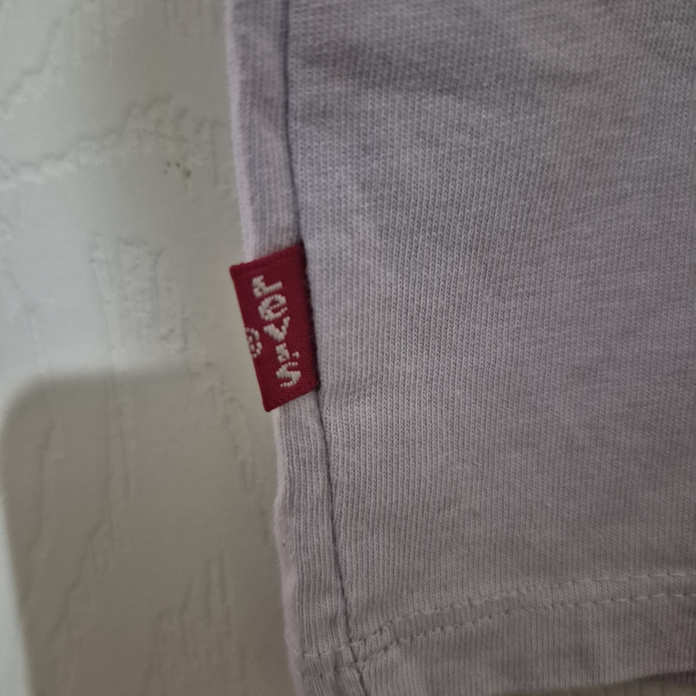 Levi's Women's  T-Shirt - Picture 10 of 14